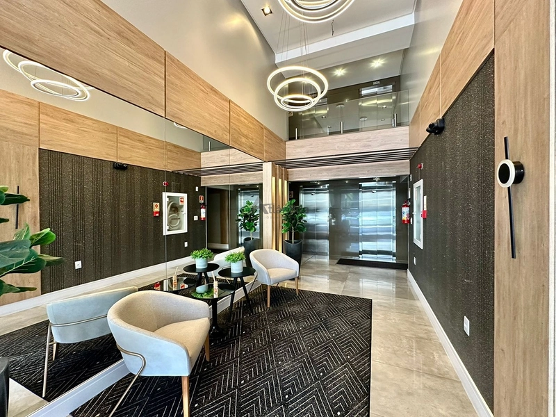 Apartamento decorado em Navegantes, com 2 dormitórios, sacada de frente com churrasqueira, sol da manhã, box, depósito e localização a 2 quadras do mar.: 30ª foto da galeria de imagens do imóvel