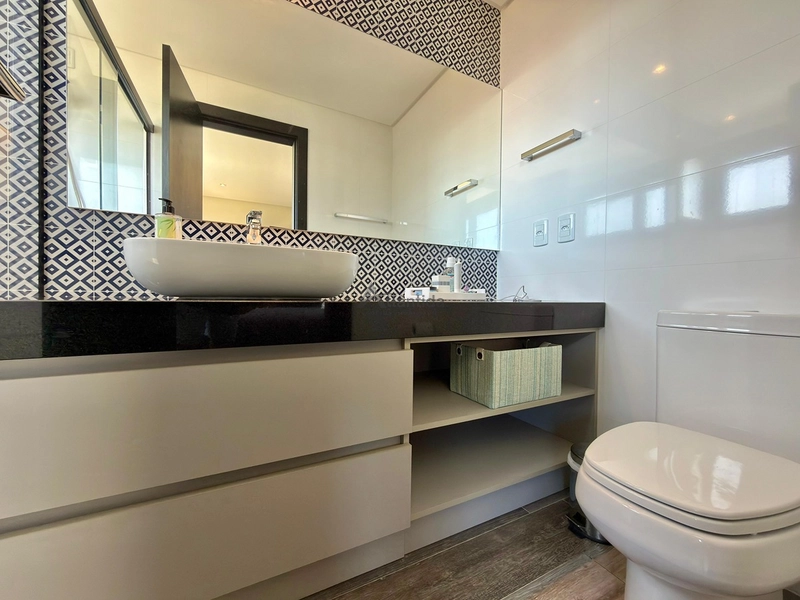 Sobrado no Condomínio A Beira Mar com 423 m², 5 suítes, living em 4 ambientes com pé-direito duplo, espaço gourmet e totalmente mobiliado e decorado.: 32ª foto da galeria de imagens do imóvel