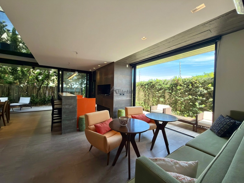Sobrado no Condomínio A Beira Mar com 423 m², 5 suítes, living em 4 ambientes com pé-direito duplo, espaço gourmet e totalmente mobiliado e decorado.: 50ª foto da galeria de imagens do imóvel