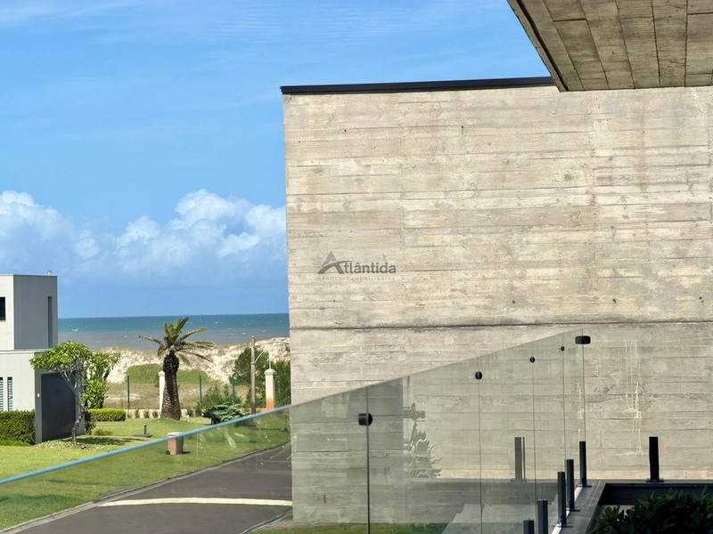 Sobrado no Condomínio A Beira Mar com 423 m², 5 suítes, living em 4 ambientes com pé-direito duplo, espaço gourmet e totalmente mobiliado e decorado.: 8ª foto da galeria de imagens do imóvel