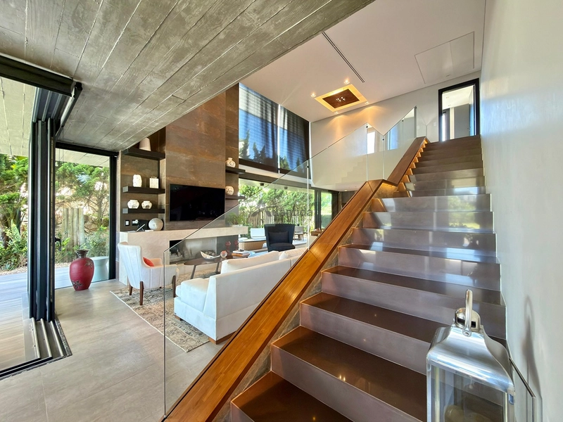Sobrado no Condomínio A Beira Mar com 423 m², 5 suítes, living em 4 ambientes com pé-direito duplo, espaço gourmet e totalmente mobiliado e decorado.: 28ª foto da galeria de imagens do imóvel