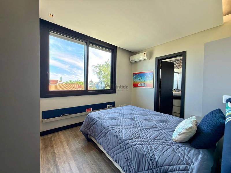 Sobrado no Condomínio A Beira Mar com 423 m², 5 suítes, living em 4 ambientes com pé-direito duplo, espaço gourmet e totalmente mobiliado e decorado.: 31ª foto da galeria de imagens do imóvel