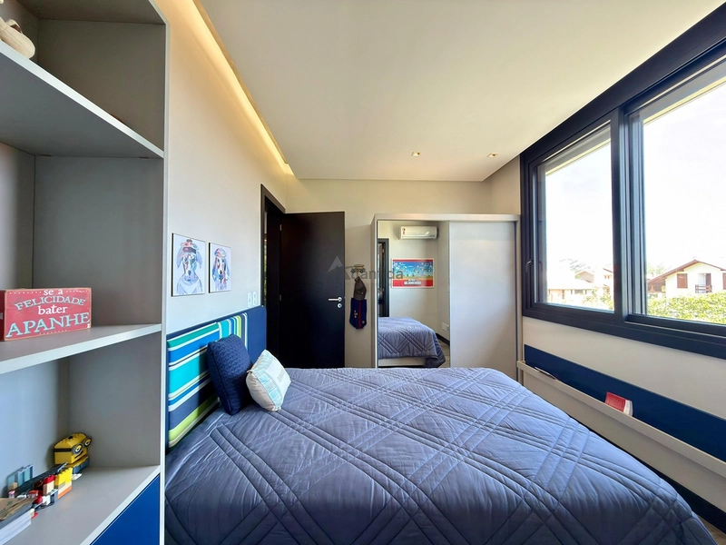 Sobrado no Condomínio A Beira Mar com 423 m², 5 suítes, living em 4 ambientes com pé-direito duplo, espaço gourmet e totalmente mobiliado e decorado.: 33ª foto da galeria de imagens do imóvel