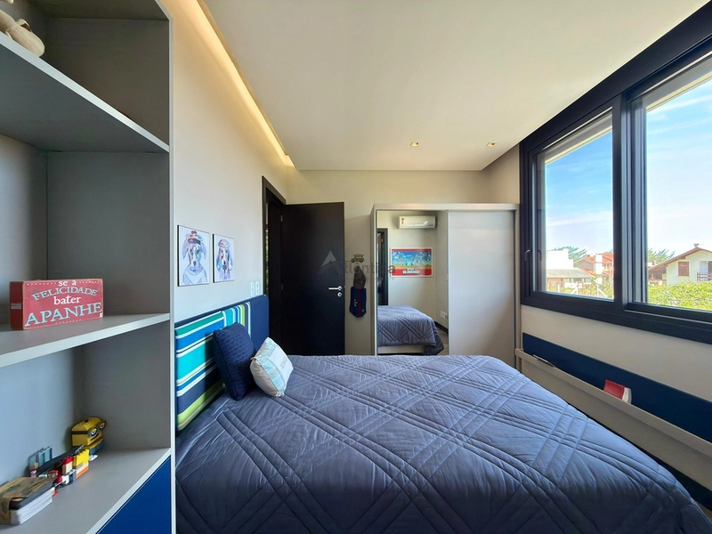 Sobrado no Condomínio A Beira Mar com 423 m², 5 suítes, living em 4 ambientes com pé-direito duplo, espaço gourmet e totalmente mobiliado e decorado.: 34ª foto da galeria de imagens do imóvel