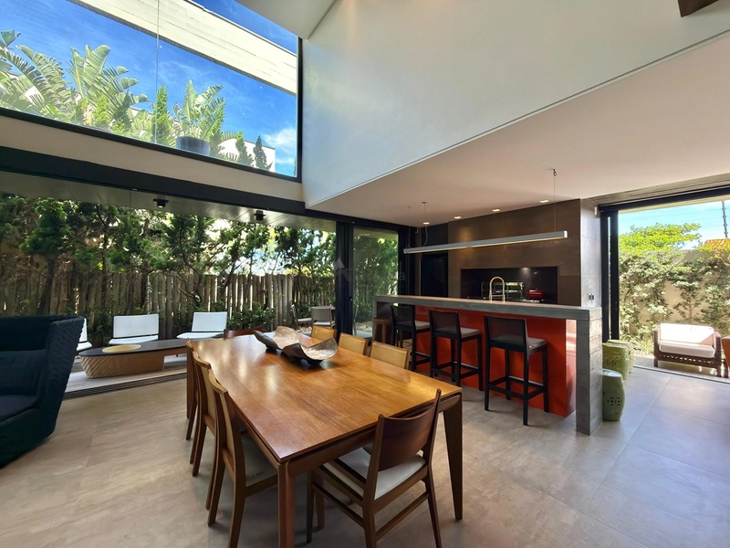 Sobrado no Condomínio A Beira Mar com 423 m², 5 suítes, living em 4 ambientes com pé-direito duplo, espaço gourmet e totalmente mobiliado e decorado.: 43ª foto da galeria de imagens do imóvel