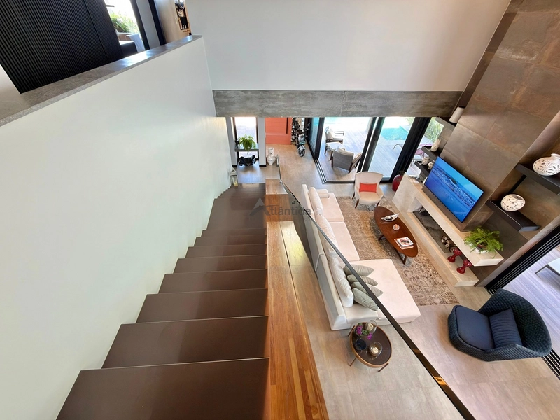 Sobrado no Condomínio A Beira Mar com 423 m², 5 suítes, living em 4 ambientes com pé-direito duplo, espaço gourmet e totalmente mobiliado e decorado.: 11ª foto da galeria de imagens do imóvel