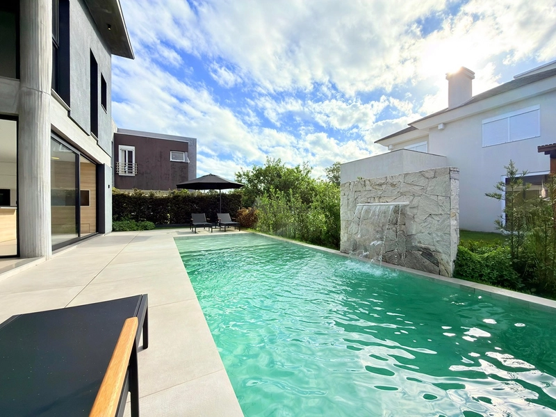 Sobrado mobiliado no Velas da Marina com 5 suítes, piscina de concreto, automação e 400 m² de área construída.: 22ª foto da galeria de imagens do imóvel