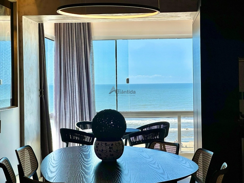 Apartamento beira-mar com vista eterna para o mar, 3 dormitórios, sacada com churrasqueira, hall privativo e 117 m² privativos, totalmente mobiliado e decorado.: 14ª foto da galeria de imagens do imóvel