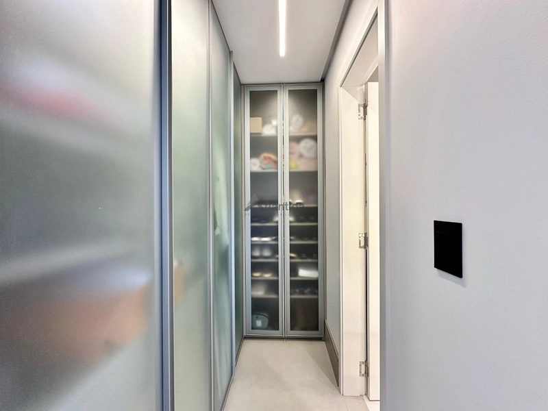 Apartamento beira-mar com vista eterna para o mar, 3 dormitórios, sacada com churrasqueira, hall privativo e 117 m² privativos, totalmente mobiliado e decorado.: 7ª foto da galeria de imagens do imóvel