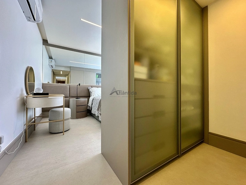 Apartamento beira-mar com vista eterna para o mar, 3 dormitórios, sacada com churrasqueira, hall privativo e 117 m² privativos, totalmente mobiliado e decorado.: 6ª foto da galeria de imagens do imóvel