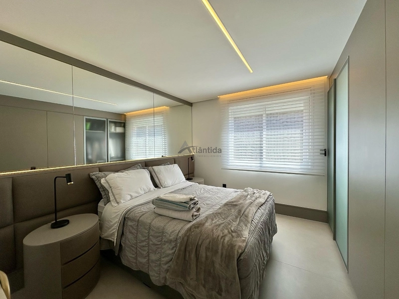 Apartamento beira-mar com vista eterna para o mar, 3 dormitórios, sacada com churrasqueira, hall privativo e 117 m² privativos, totalmente mobiliado e decorado.: 23ª foto da galeria de imagens do imóvel