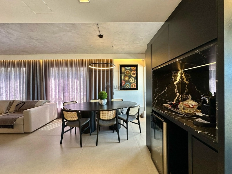 Apartamento beira-mar com vista eterna para o mar, 3 dormitórios, sacada com churrasqueira, hall privativo e 117 m² privativos, totalmente mobiliado e decorado.: 26ª foto da galeria de imagens do imóvel