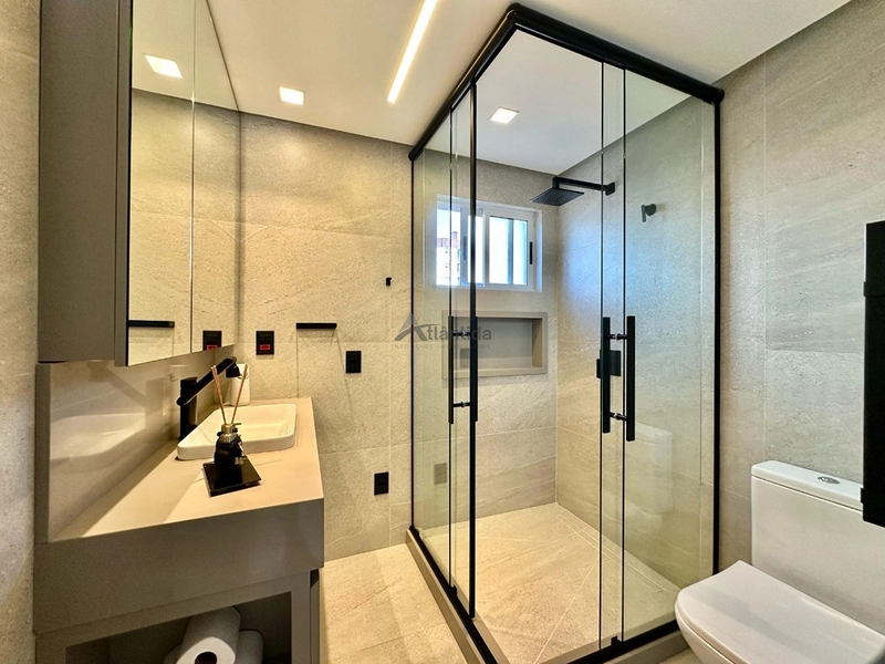 Apartamento beira-mar com vista eterna para o mar, 3 dormitórios, sacada com churrasqueira, hall privativo e 117 m² privativos, totalmente mobiliado e decorado.: 22ª foto da galeria de imagens do imóvel