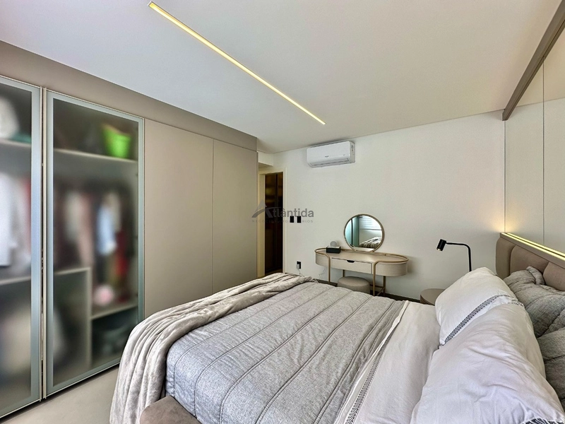 Apartamento beira-mar com vista eterna para o mar, 3 dormitórios, sacada com churrasqueira, hall privativo e 117 m² privativos, totalmente mobiliado e decorado.: 27ª foto da galeria de imagens do imóvel