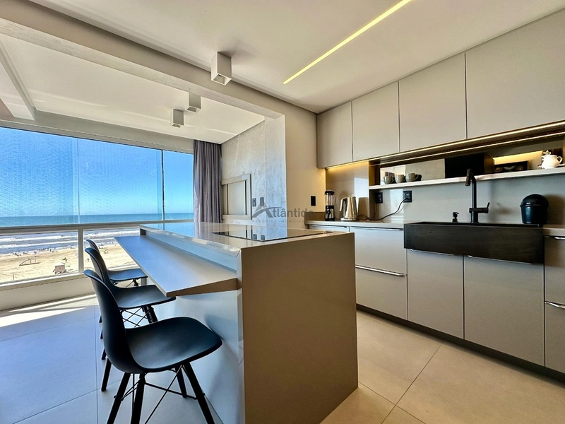 Apartamento beira-mar com vista eterna para o mar, 3 dormitórios, sacada com churrasqueira, hall privativo e 117 m² privativos, totalmente mobiliado e decorado.: 17ª foto da galeria de imagens do imóvel