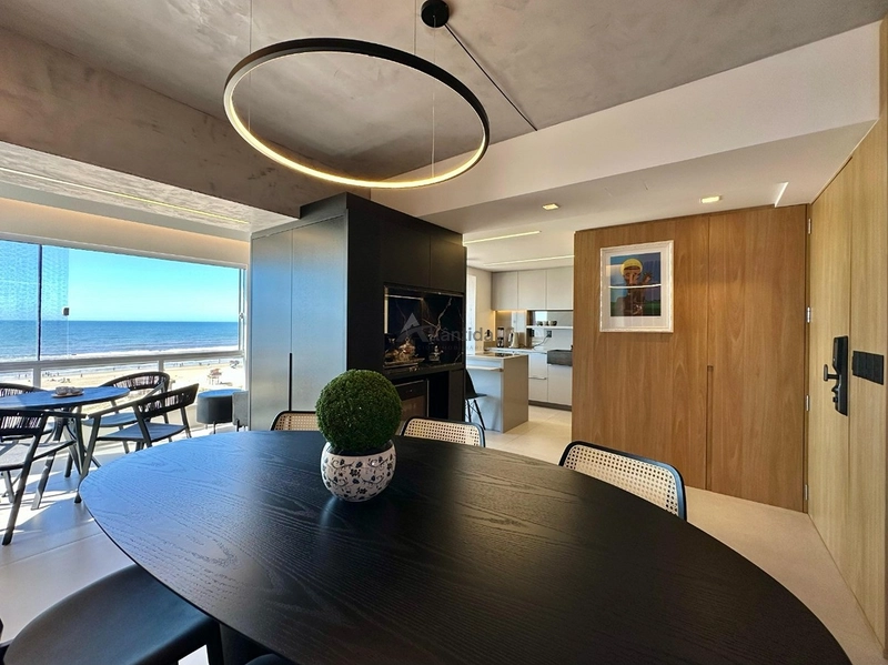 Apartamento beira-mar com vista eterna para o mar, 3 dormitórios, sacada com churrasqueira, hall privativo e 117 m² privativos, totalmente mobiliado e decorado.: 16ª foto da galeria de imagens do imóvel