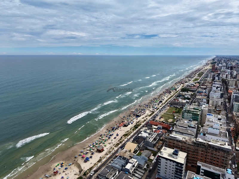 Apartamento mobiliado e decorado na Zona Nova, com 2 suítes, lavabo, amplo living integrado, box e infraestrutura com piscina, salão de festas e área kids, a poucos passos do mar.: 24ª foto da galeria de imagens do imóvel
