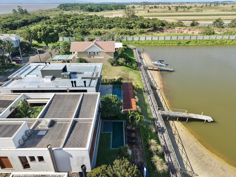 Sobrado mobiliado e decorado com 5 suítes no condomínio Velas da Marina: 2ª foto da galeria de imagens do imóvel