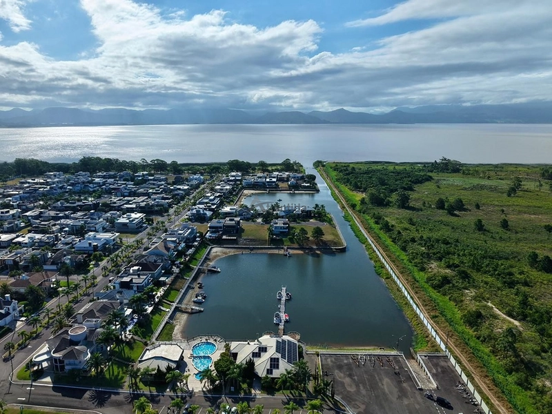 Sobrado mobiliado e decorado com 5 suítes no condomínio Velas da Marina: 4ª foto da galeria de imagens do imóvel