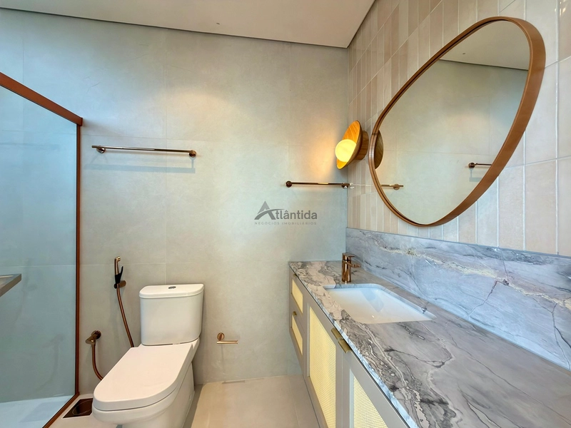 Sobrado no Amare Home Resort com 357,35 m², 5 suítes, piscina de concreto, espaço gourmet, mobiliário assinado e acabamentos de alto padrão em um dos condomínios mais completos do litoral.: 25ª foto da galeria de imagens do imóvel