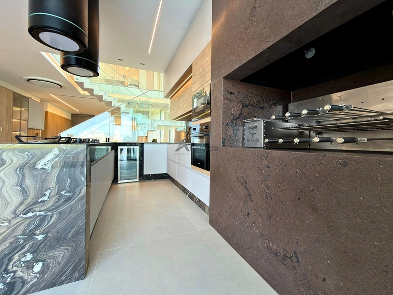 Sobrado no Amare Home Resort com 357,35 m², 5 suítes, piscina de concreto, espaço gourmet, mobiliário assinado e acabamentos de alto padrão em um dos condomínios mais completos do litoral.: 22ª foto da galeria de imagens do imóvel