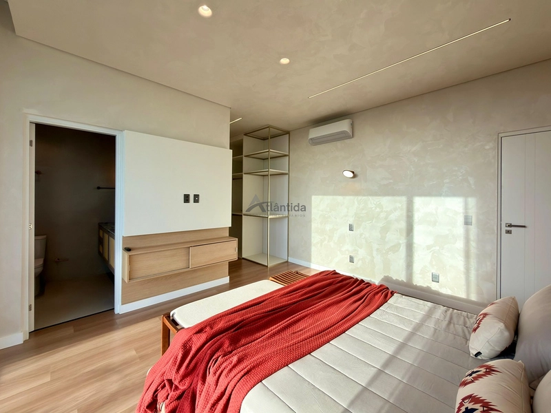 Sobrado no Amare Home Resort com 357,35 m², 5 suítes, piscina de concreto, espaço gourmet, mobiliário assinado e acabamentos de alto padrão em um dos condomínios mais completos do litoral.: 27ª foto da galeria de imagens do imóvel