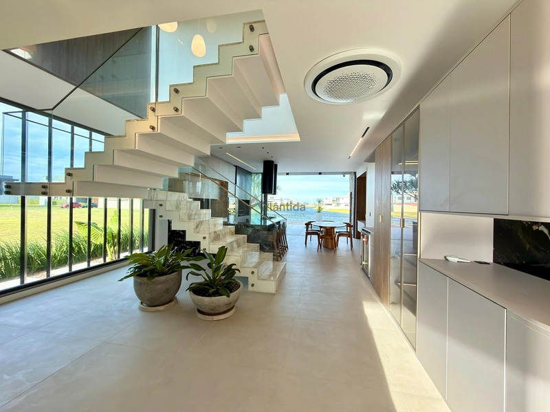 Sobrado no Amare Home Resort com 357,35 m², 5 suítes, piscina de concreto, espaço gourmet, mobiliário assinado e acabamentos de alto padrão em um dos condomínios mais completos do litoral.: 8ª foto da galeria de imagens do imóvel