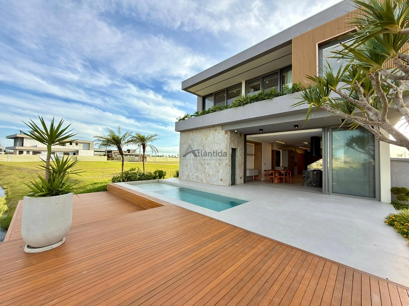 Sobrado no Amare Home Resort com 357,35 m², 5 suítes, piscina de concreto, espaço gourmet, mobiliário assinado e acabamentos de alto padrão em um dos condomínios mais completos do litoral.: 1ª foto da galeria de imagens do imóvel