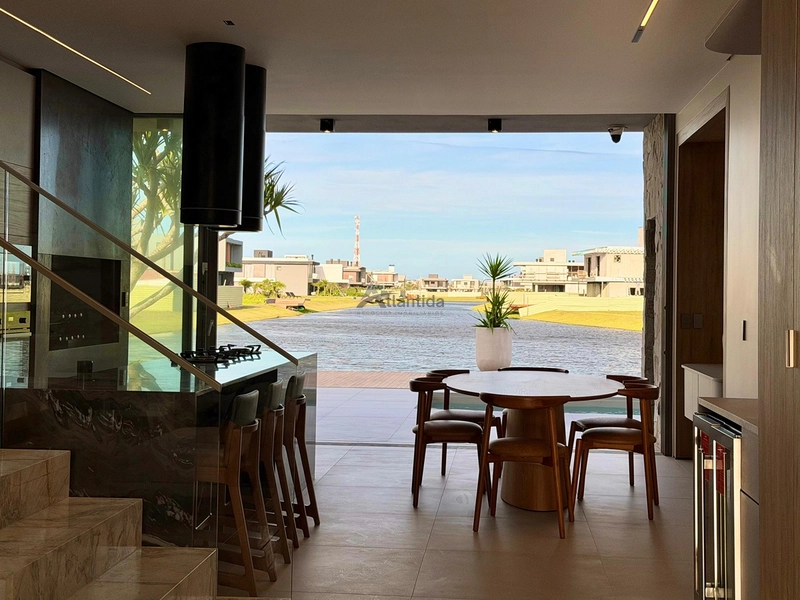 Sobrado no Amare Home Resort com 357,35 m², 5 suítes, piscina de concreto, espaço gourmet, mobiliário assinado e acabamentos de alto padrão em um dos condomínios mais completos do litoral.: 9ª foto da galeria de imagens do imóvel