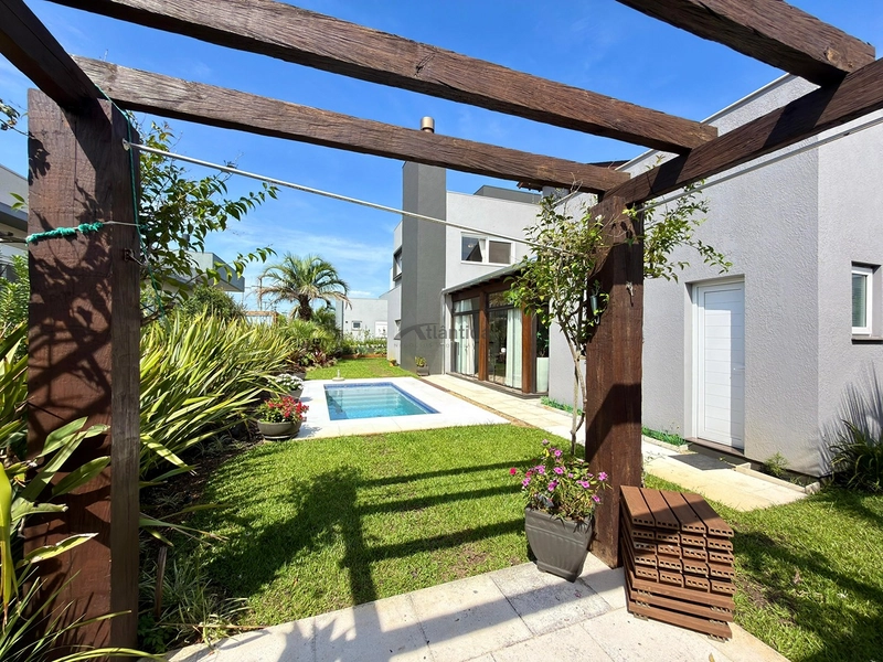 Casa no Condomínio Lagoa do Passo com 370 m², 6 dormitórios, piscina, living com lareira, mobiliada e condomínio náutico com acesso à lagoa.: 4ª foto da galeria de imagens do imóvel