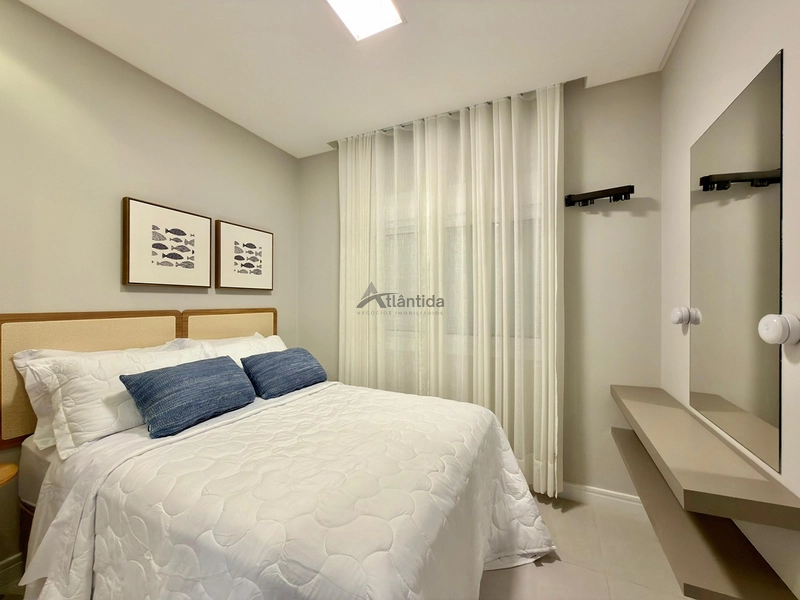 Apartamento de esquina na Zona Nova com 3 dormitórios, vista para o mar, sol da manhã, mobiliado e decorado, com 1 box para carro.: 7ª foto da galeria de imagens do imóvel
