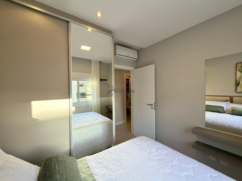 Apartamento de esquina na Zona Nova com 3 dormitórios, vista para o mar, sol da manhã, mobiliado e decorado, com 1 box para carro.: 5ª foto da galeria de imagens do imóvel