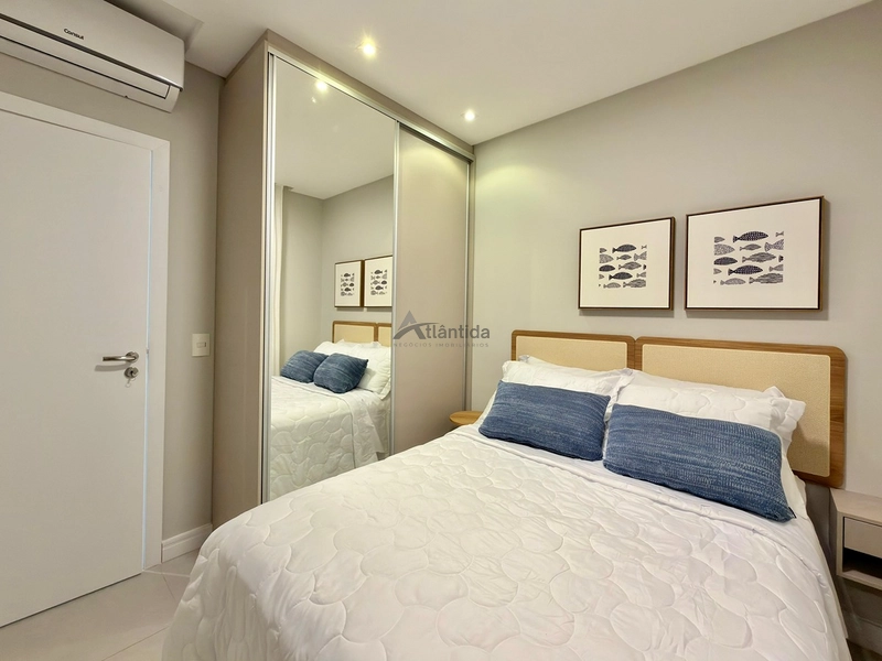 Apartamento de esquina na Zona Nova com 3 dormitórios, vista para o mar, sol da manhã, mobiliado e decorado, com 1 box para carro.: 8ª foto da galeria de imagens do imóvel