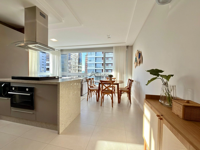 Apartamento de esquina na Zona Nova com 3 dormitórios, vista para o mar, sol da manhã, mobiliado e decorado, com 1 box para carro.: 23ª foto da galeria de imagens do imóvel