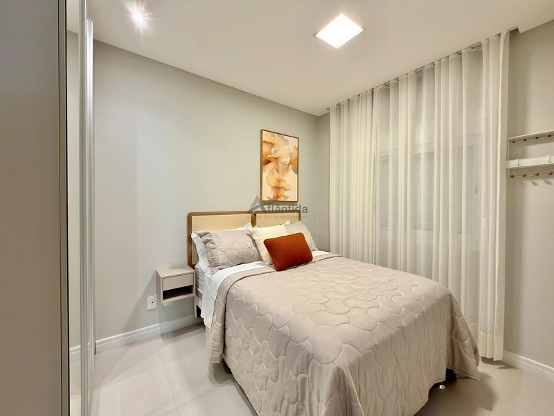 Apartamento de esquina na Zona Nova com 3 dormitórios, vista para o mar, sol da manhã, mobiliado e decorado, com 1 box para carro.: 9ª foto da galeria de imagens do imóvel