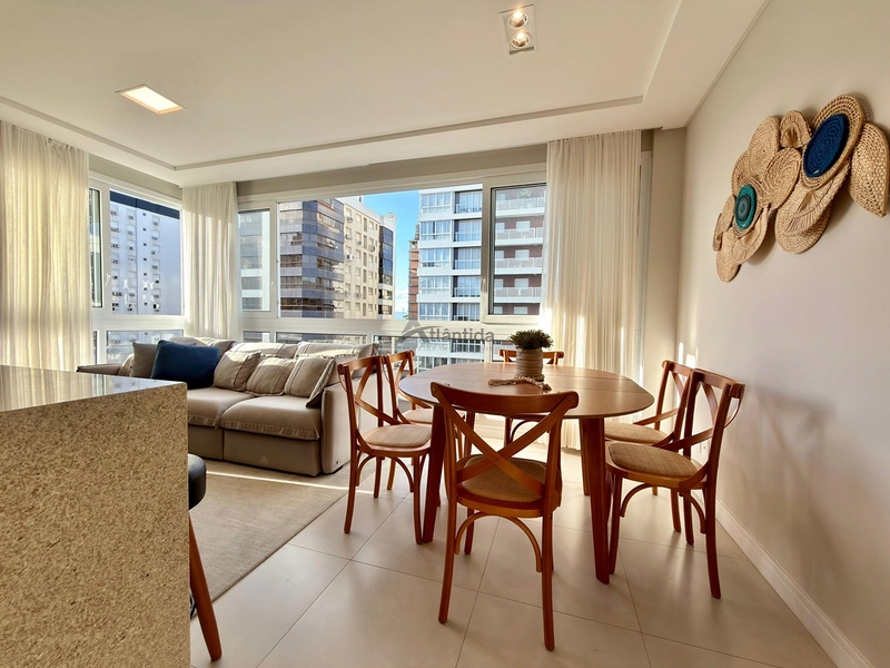 Apartamento de esquina na Zona Nova com 3 dormitórios, vista para o mar, sol da manhã, mobiliado e decorado, com 1 box para carro.: 21ª foto da galeria de imagens do imóvel