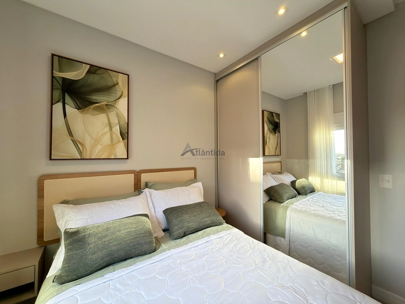 Apartamento de esquina na Zona Nova com 3 dormitórios, vista para o mar, sol da manhã, mobiliado e decorado, com 1 box para carro.: 4ª foto da galeria de imagens do imóvel