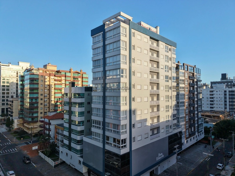 Apartamento de esquina na Zona Nova com 3 dormitórios, vista para o mar, sol da manhã, mobiliado e decorado, com 1 box para carro.: 12ª foto da galeria de imagens do imóvel