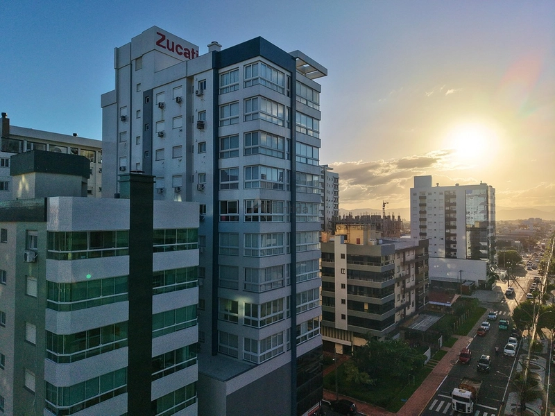 Apartamento de esquina na Zona Nova com 3 dormitórios, vista para o mar, sol da manhã, mobiliado e decorado, com 1 box para carro.: 16ª foto da galeria de imagens do imóvel