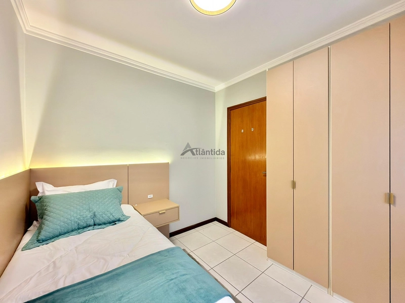 Apartamento no Centro de Capão da Canoa com 2 dormitórios, sacada de frente, churrasqueira, mobiliado e decorado, com box e depósito: 17ª foto da galeria de imagens do imóvel