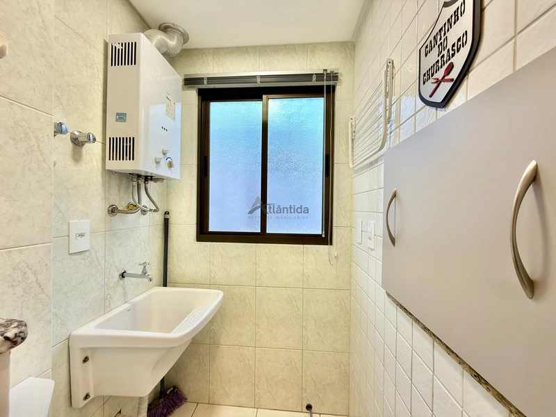 Apartamento no Centro de Capão da Canoa com 2 dormitórios, sacada de frente, churrasqueira, mobiliado e decorado, com box e depósito: 14ª foto da galeria de imagens do imóvel