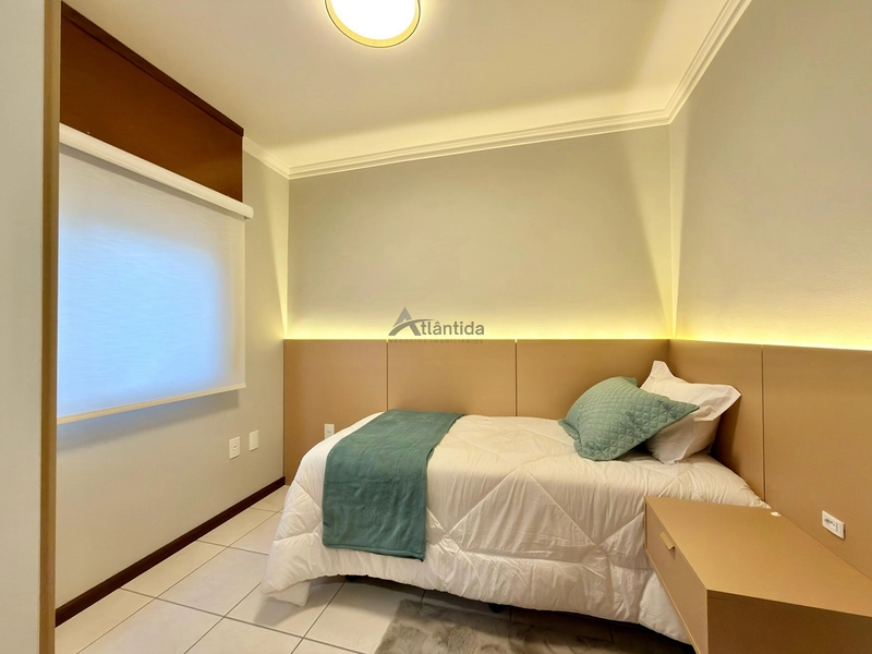 Apartamento no Centro de Capão da Canoa com 2 dormitórios, sacada de frente, churrasqueira, mobiliado e decorado, com box e depósito: 16ª foto da galeria de imagens do imóvel