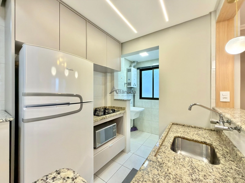 Apartamento no Centro de Capão da Canoa com 2 dormitórios, sacada de frente, churrasqueira, mobiliado e decorado, com box e depósito: 13ª foto da galeria de imagens do imóvel