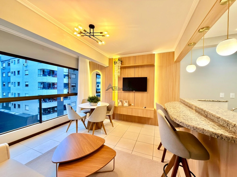 Apartamento no Centro de Capão da Canoa com 2 dormitórios, sacada de frente, churrasqueira, mobiliado e decorado, com box e depósito: 6ª foto da galeria de imagens do imóvel