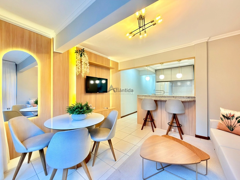 Apartamento no Centro de Capão da Canoa com 2 dormitórios, sacada de frente, churrasqueira, mobiliado e decorado, com box e depósito: 7ª foto da galeria de imagens do imóvel