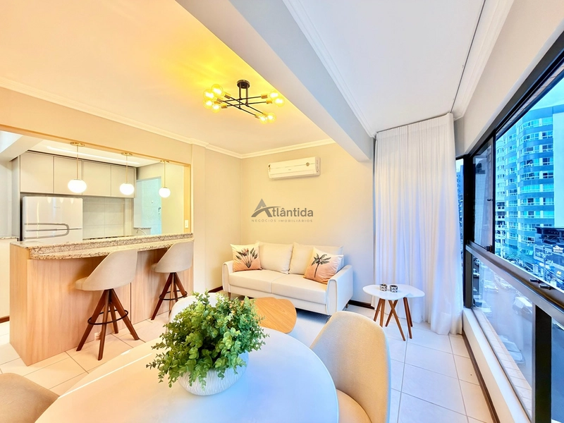 Apartamento no Centro de Capão da Canoa com 2 dormitórios, sacada de frente, churrasqueira, mobiliado e decorado, com box e depósito: 8ª foto da galeria de imagens do imóvel