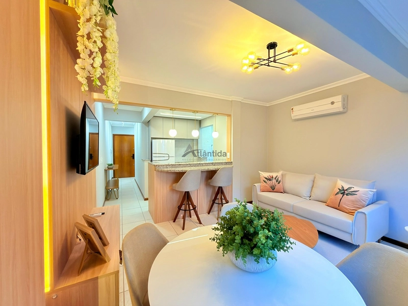 Apartamento no Centro de Capão da Canoa com 2 dormitórios, sacada de frente, churrasqueira, mobiliado e decorado, com box e depósito: 9ª foto da galeria de imagens do imóvel