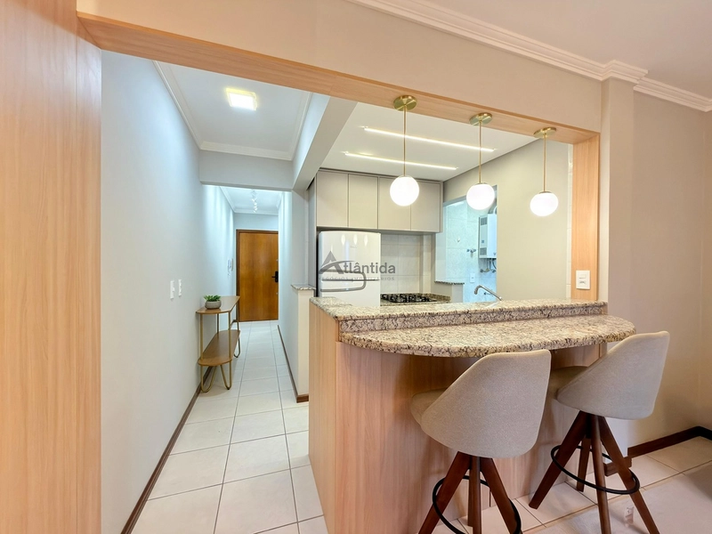 Apartamento no Centro de Capão da Canoa com 2 dormitórios, sacada de frente, churrasqueira, mobiliado e decorado, com box e depósito: 12ª foto da galeria de imagens do imóvel