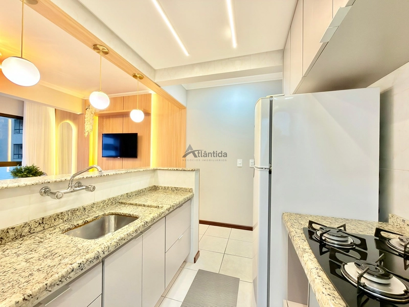 Apartamento no Centro de Capão da Canoa com 2 dormitórios, sacada de frente, churrasqueira, mobiliado e decorado, com box e depósito: 15ª foto da galeria de imagens do imóvel