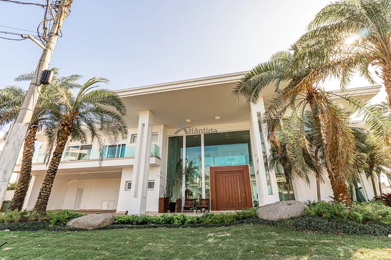 Sobrado beira lago no Enseada Lagos com 8 suítes, piscina de borda infinita, elevador, adega climatizada, automação e acabamento classe AAA.: 26ª foto da galeria de imagens do imóvel